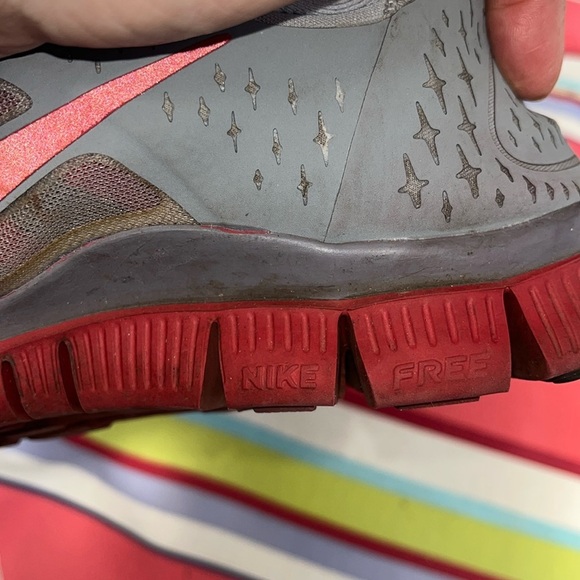 MEN’S 10.5 NIKE FREE RUN 5.0 SHOES - Picture 11 of 12